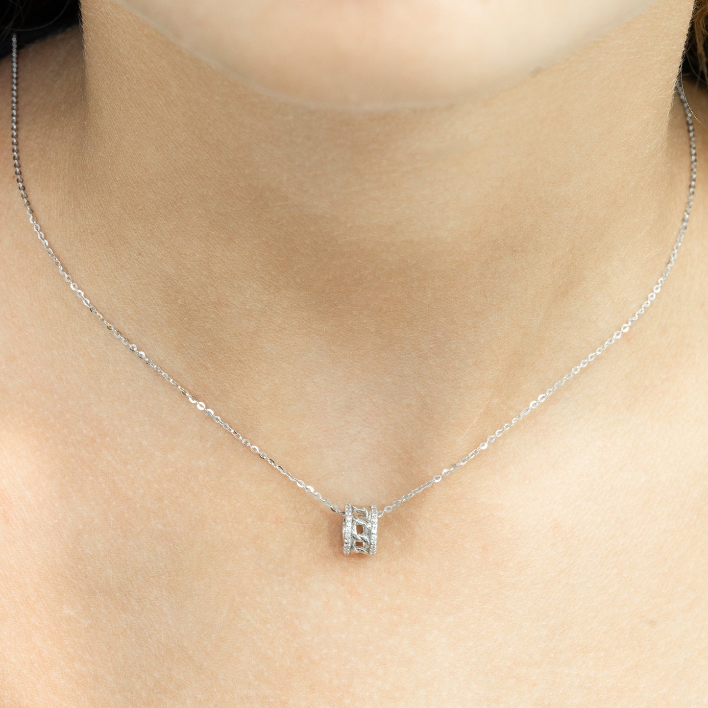 Silver Chain Circle Pendant Necklace