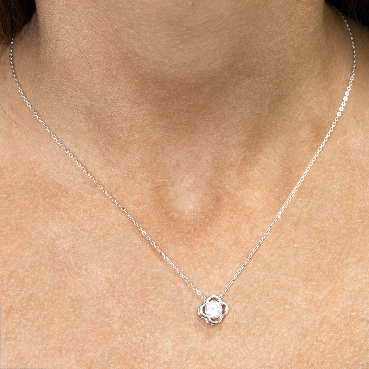 Silver Four-Lobed Shape pendant Necklace