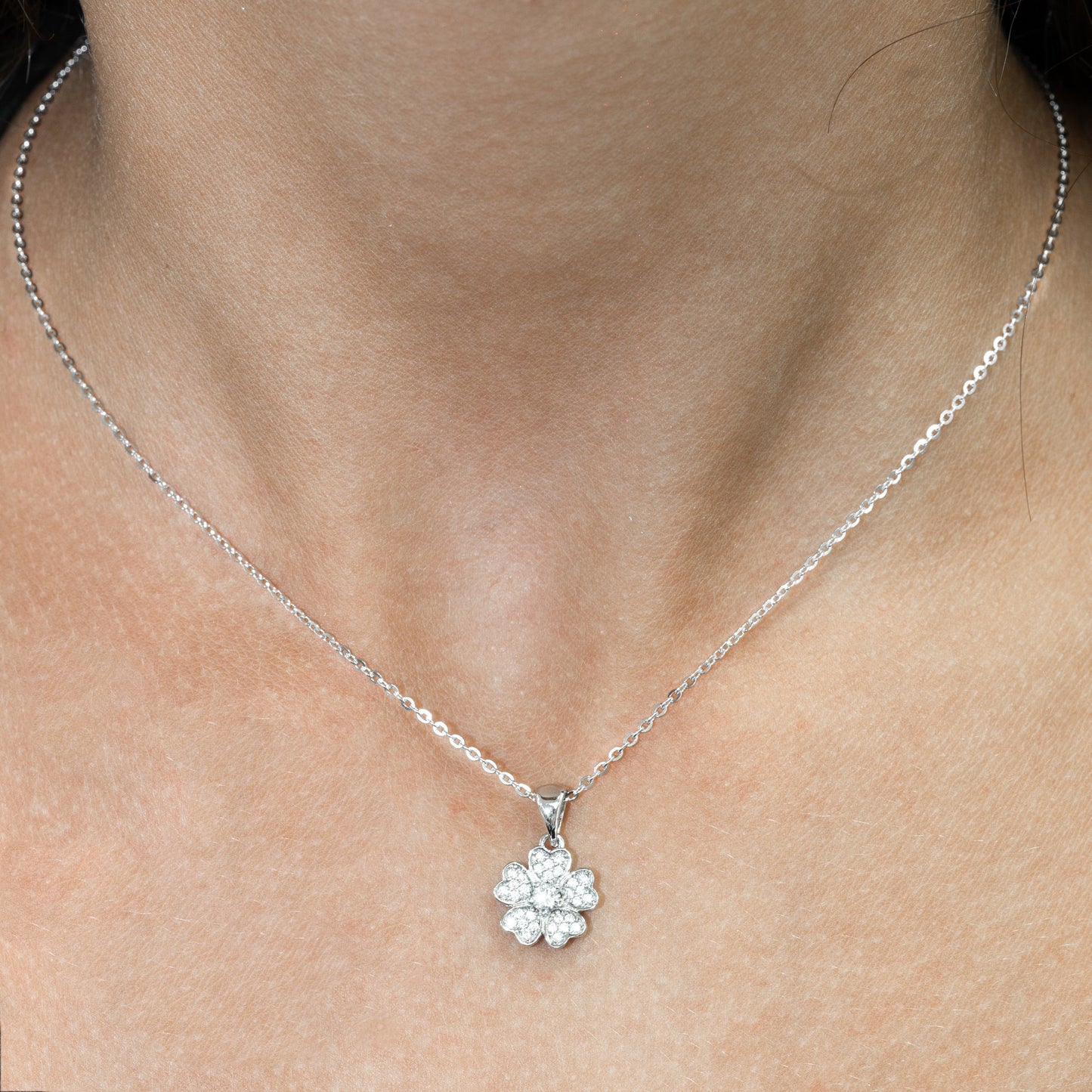 Silver sparkling Flower Pendant Necklace