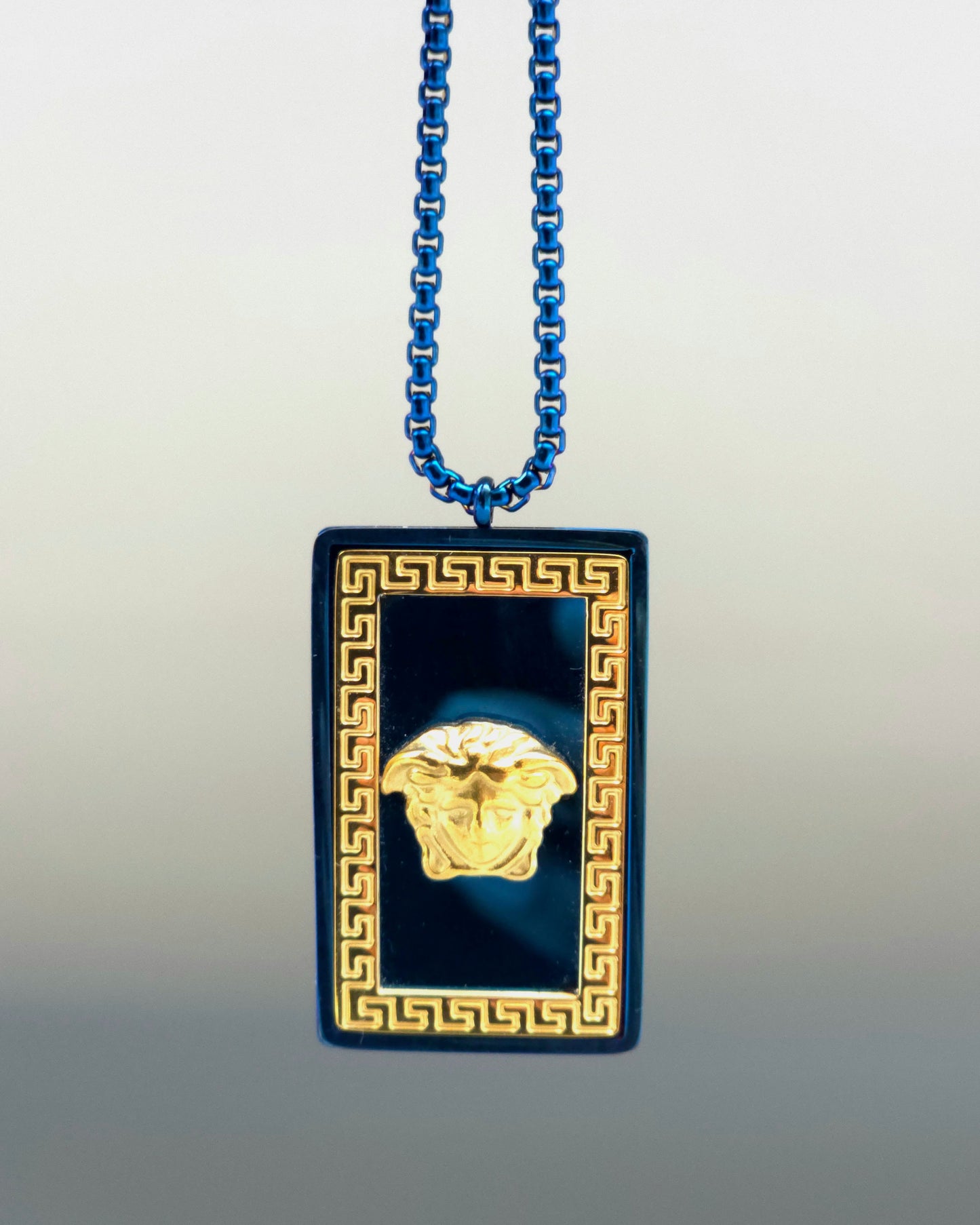Royal Contrast Pendant Necklace