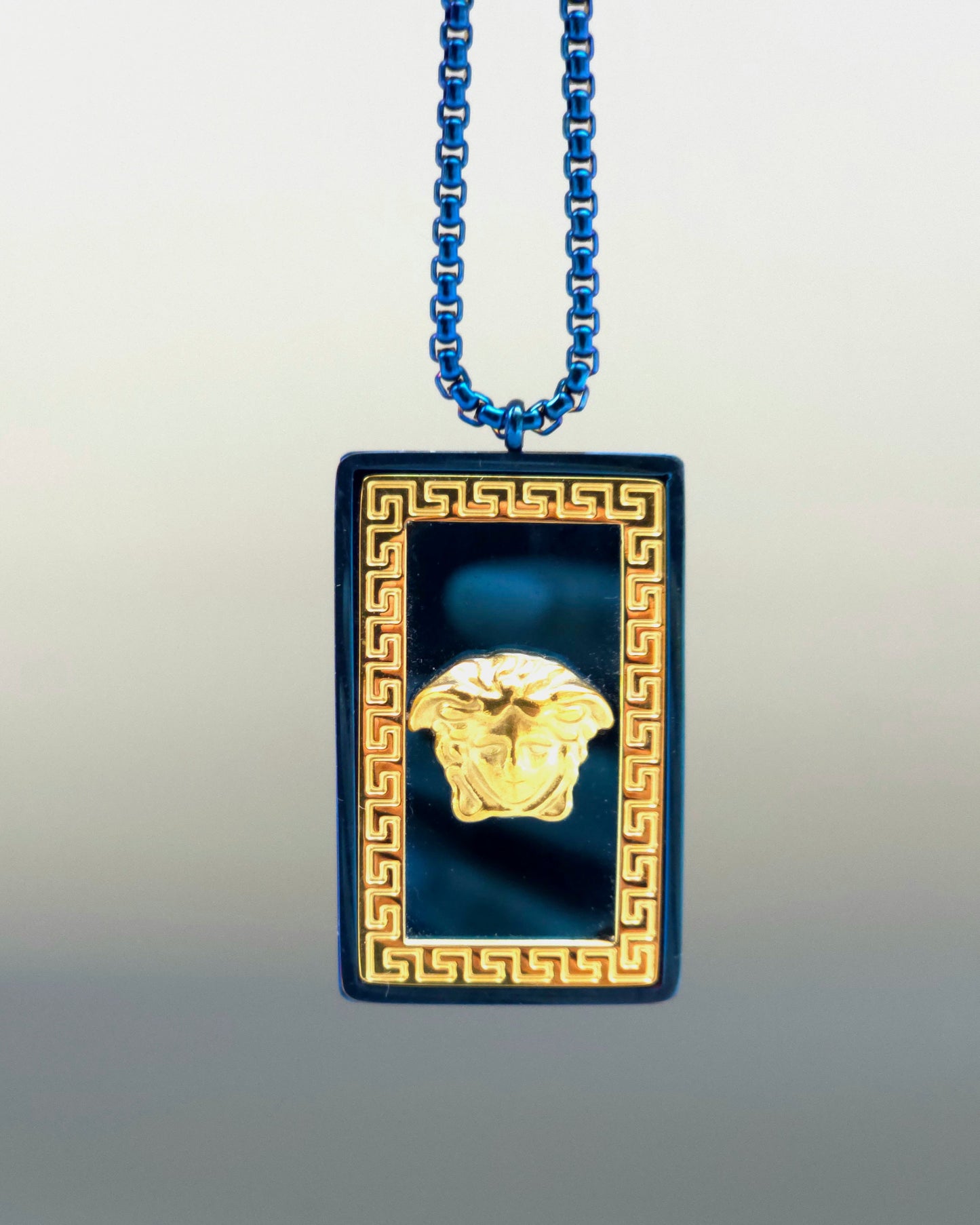 Royal Contrast Pendant Necklace